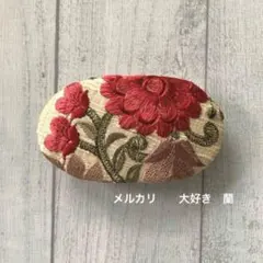 インド刺繍リボン　ベージュに赤い花の刺繍　オーバル型バレッタ