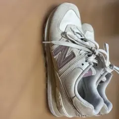 New Balance 574 ベージュ スニーカーのサムネイル