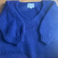 I love Me. Mittens ネイビー Vネックセーターのサムネイル