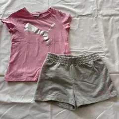Puma ピンクTシャツとグレーショートパンツセット
