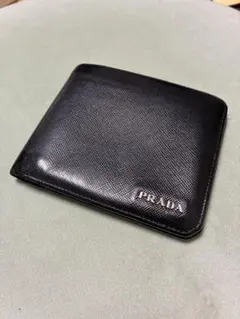 PRADA 二つ折り財布 サフィアーノレザー　ブラックのサムネイル