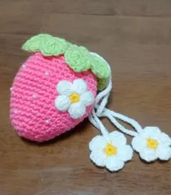 いちごポーチ　ピンク　あみぐるみ　ハンドメイド