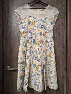 花柄ノースリーブひざ丈ワンピース