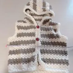 フード付きベスト アイボリーとグレーのストライプ ニット ベスト