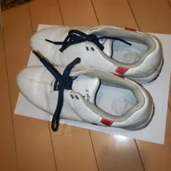 ゴルフシューズ ホワイト 赤いアクセント