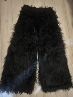 ブラックファー風ワイドパンツあおば着用似