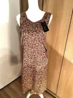タグ付き 花柄 エプロンワンピース M〜L バックリボン レッド系 フラワー柄