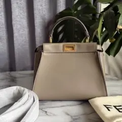 FENDI ピーカブー アイコニック ミニ グレージュ 2WAYのサムネイル