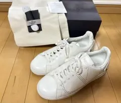 【極美品】VALENTINO（ヴァレンティノ） スニーカー シューズ スタッズのサムネイル