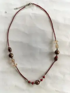 赤いビーズとクリスタルのネックレス 手作り品　値下げしました