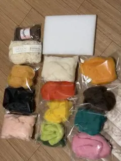 羊毛フェルト 14色セットとフェルティング用マット　used