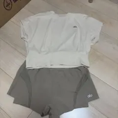 alo ヨガ組み合わせウェアセット トップスとショーツ