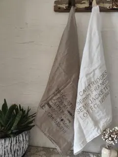 古い物語みたいな世界✝️ジャンクファブリックリメイクキッチンタオル２枚✝️