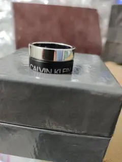 ほぼ未使用 CALVIN KLEINカルバンクライン ブラックリング 高級感あり 