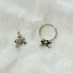 e.m. ジルコニア クロス ピアス 両耳 - メルカリ