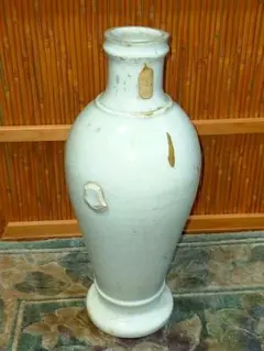 イタリア製 ブドウ彫刻 白い 陶器 花瓶 オブジェ インテリア - メルカリ