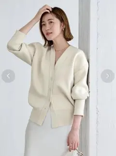 美品　ur's スポンディッシュVネックニットカーディガン （アイボリー）