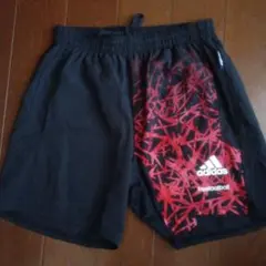 adidas ハーフパンツ 黒/赤 グラフィックサイズ　S～M