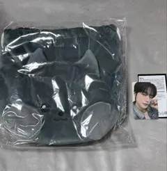 ジウン ウンニニ 巾着 ぬいぐるみバッグ トレカ ノベルティ付き - メルカリ