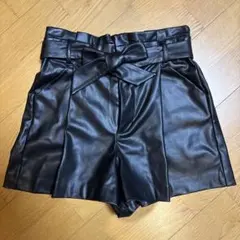 ZARAザラ　ショートパンツ　レザー