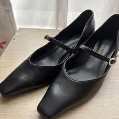 CHARLES & KEITH メリージェーン パンプス 黒のサムネイル