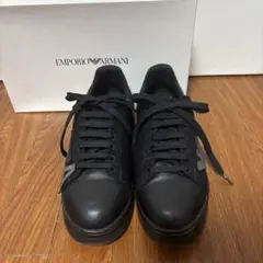 ブラック スニーカー