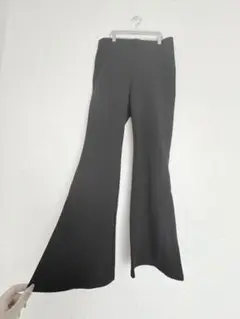 黒 フレアパンツ