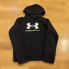 UNDER ARMOUR ブラックパーカー YLG