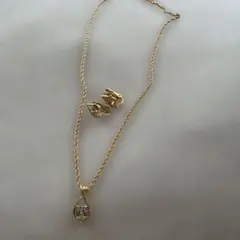 ゴールドトーン ネックレスとイヤリングセット