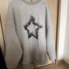 オーバーサイズ グレー トレーナー 星プリント