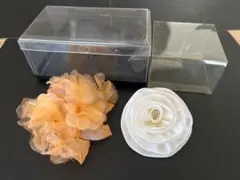 ♡オレンジ花モチーフ&ホワイトバラブローチ コサージュ　透明ケース付き