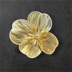 花型 金色 ブローチ（パール付き）