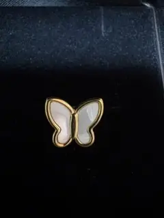 蝶デザイン ゴールドカラー ピアス