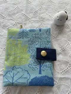 お財布にもなるデザインポーチ