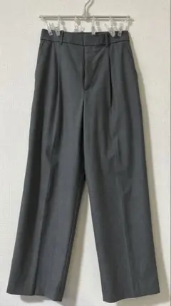 UNIQLO グレー ワイドタックパンツ Mサイズ