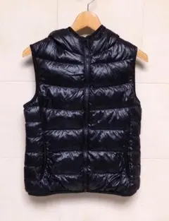 ユニクロ　裏がドット柄　黒ウルトラライトダウンベスト M