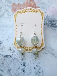 水色ビーズのハンドメイドピアス