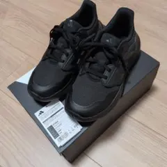 adidas ブラック スニーカー 23.0