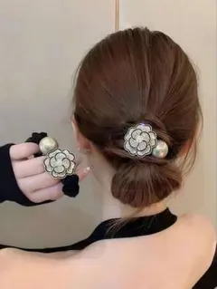 ♡高級感エレガント♡キラキラビジュー♡カメリアモチーフ♡パール付きシュシュ♡
