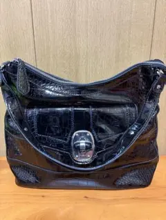 guess クロコ型　ショルダーバッグ
