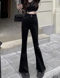 黒フレアデニムパンツ