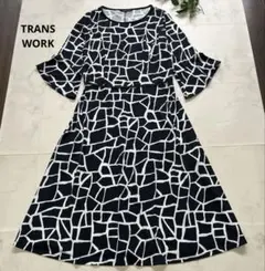 美品　トランスワーク　総柄Aラインロングワンピース ベルスリーブ　40 濃紺のサムネイル