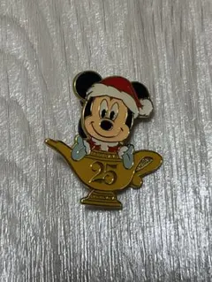 ミッキーマウス サンタ帽 25周年ピンバッジ　ディズニーランド