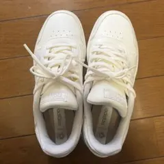 adidas スニーカー ホワイト 花柄刺繍