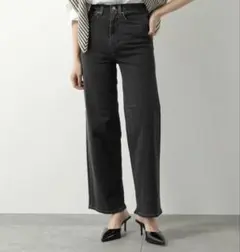 TOTEME FLARE FIT DENIM フレアフィットデニム　25のサムネイル