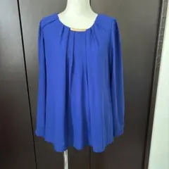 ブルー長袖ブラウス