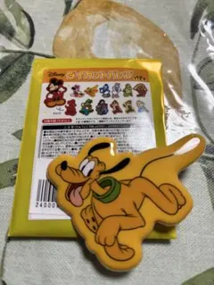 ディズニー ダイカットバッジ【プルート】