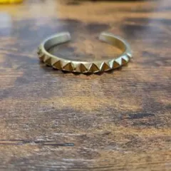 ユナイテッドアローズ　スタッズ　付きオープン　バングル　ブレスレット