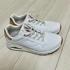 【値下げ】SKECHERS ホワイトスニーカー　UNO