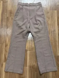 ブラウン系チェック柄タック入りパンツ